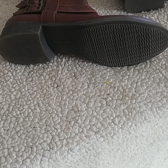 2 pairs of boots - Picture 5 of 8